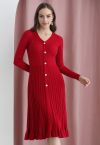 Robe mi-longue trapèze en tricot côtelé boutonnée sur le devant en rouge