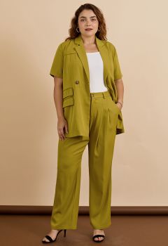 Pantalon droit à détails plissés en vert mousse