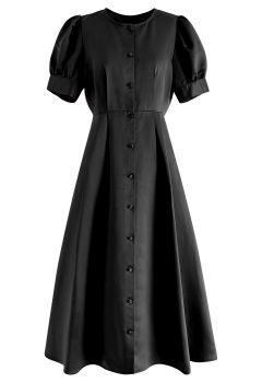 Robe mi-longue boutonnée en satin brillant en noir