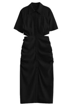 Robe chemise froncée sur le côté à la taille avec découpe en noir
