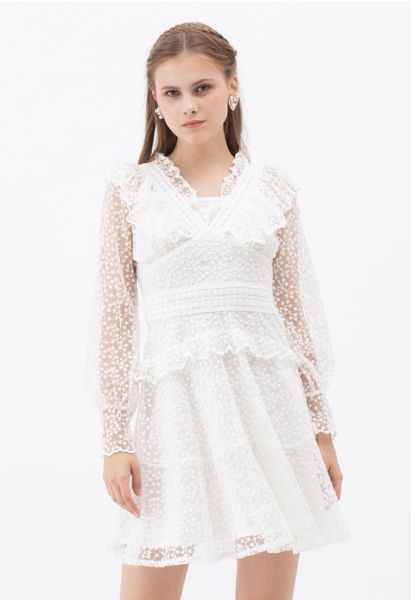 Robe en maille à volants brodée Full of Floret en blanc