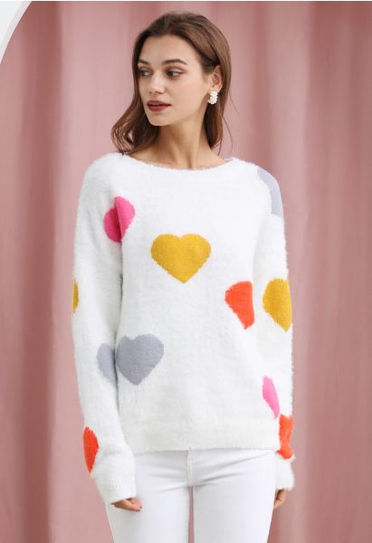 Pull en tricot pelucheux à motif de coeur coloré