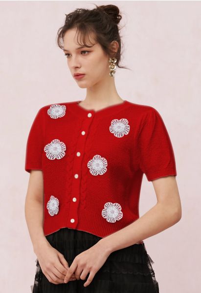 Cardigan en tricot à manches courtes orné de fleurs au crochet en rouge