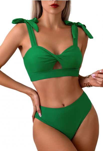 Ensemble de bikini torsadé à découpes et épaules nouées en vert