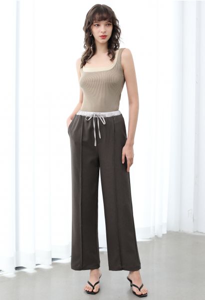 Pantalon droit avec coutures contrastées à la taille, taupe