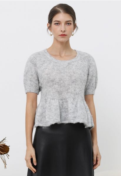 Haut en tricot pelucheux à motif péplum évasé en gris