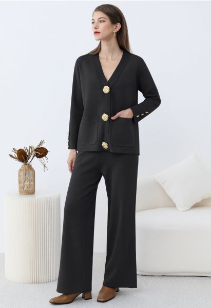 Ensemble cardigan et pantalon en tricot avec poches plaquées et boutons dorés en noir