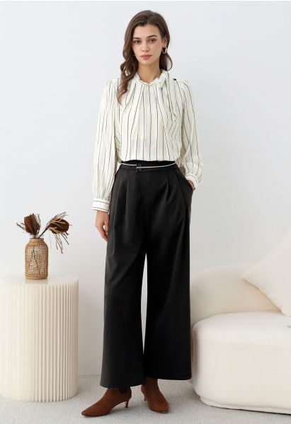 Pantalon Palazzo à plis boutonnés et passepoils contrastés en noir