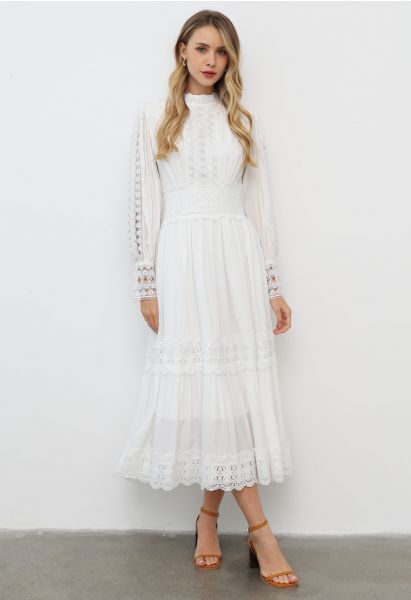 Robe longue en dentelle ajourée de style victorien en blanc