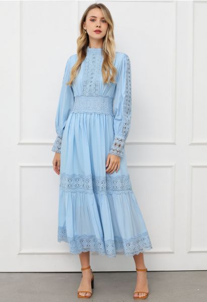 Robe longue en dentelle ajourée de style victorien en bleu layette