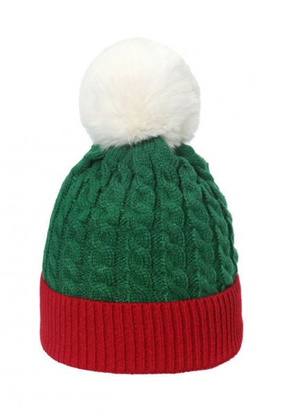 Bonnet en tricot tressé à pompon duveteux en vert