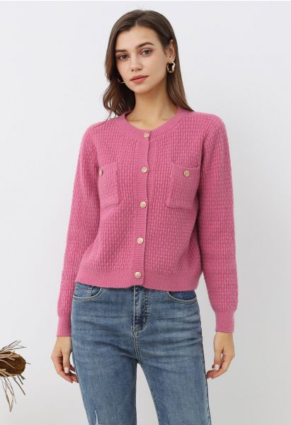 Cardigan boutonné en tricot à pois en relief avec poche plaquée en rose