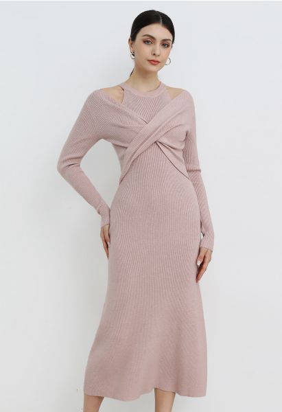 Robe mi-longue en tricot à découpes et devant croisé en rose