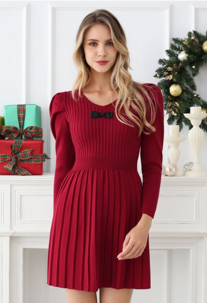 Robe courte plissée en tricot rouge avec nœud délicat et manches bouffantes