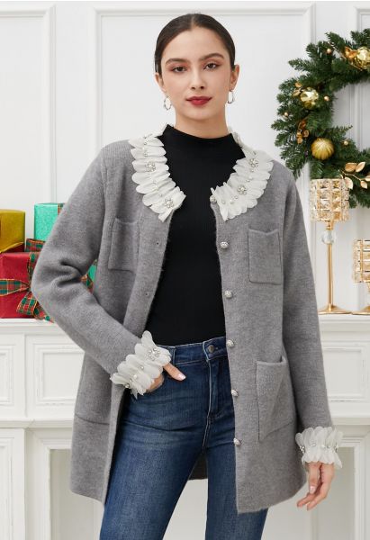 Cardigan en tricot à poches plaquées et encolure à pétales 3D en gris