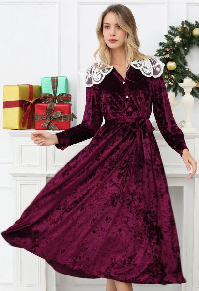 Robe mi-longue en velours avec col en dentelle bordeaux