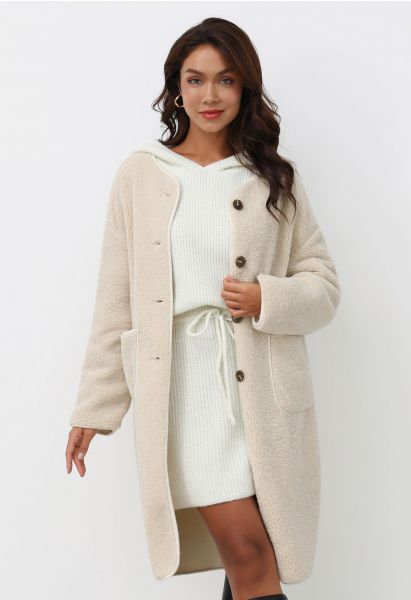 Manteau long boutonné sans col en sherpa ivoire