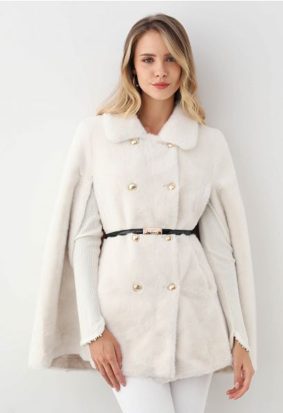 Manteau cape en fausse fourrure à double boutonnage avec col en ivoire