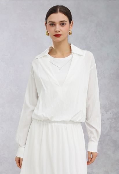 Chemise blanche en deux pièces avec collier décoré