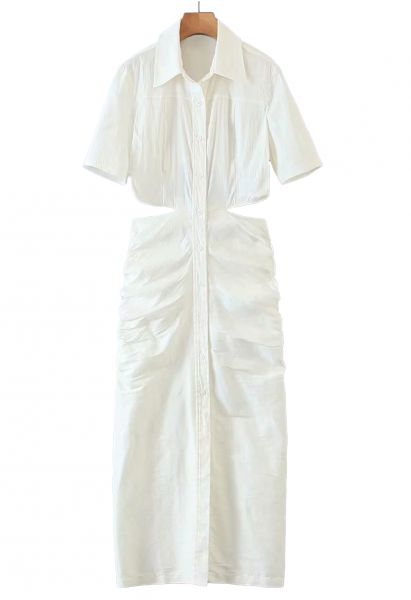 Robe chemise froncée sur le côté à la taille avec découpe en blanc