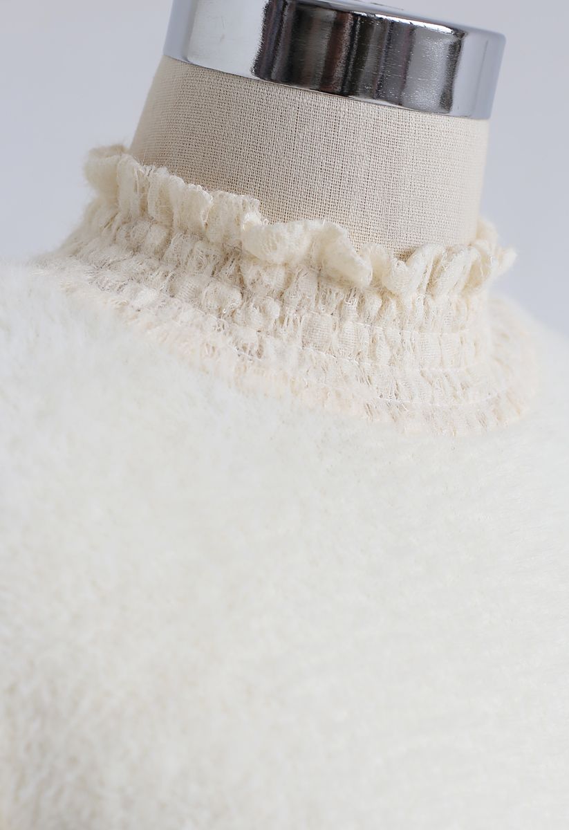 Robe droite en tricot moelleux à ourlet en dentelle en crème