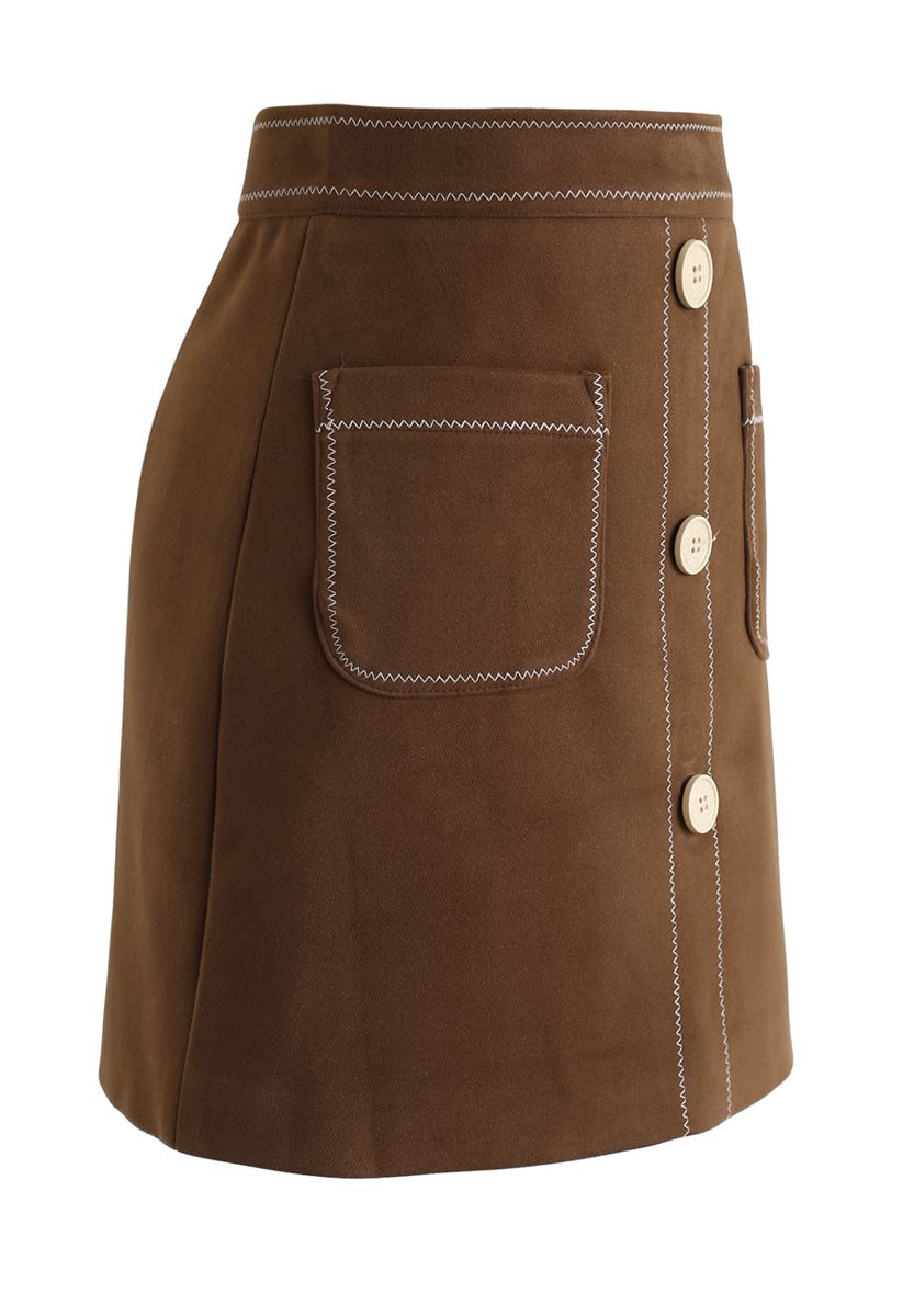 Mini-jupe boutonnée à poches contrastées en marron