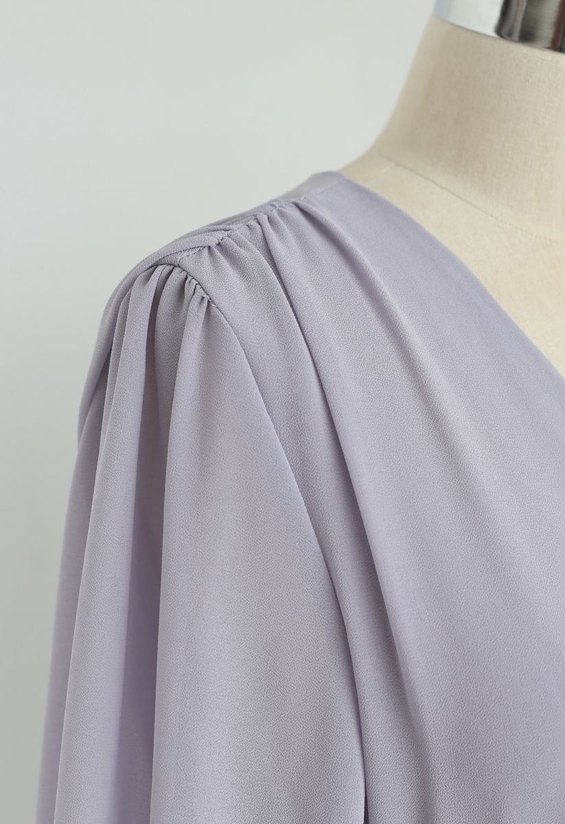 Robe portefeuille en mousseline plissée lilas à col en V