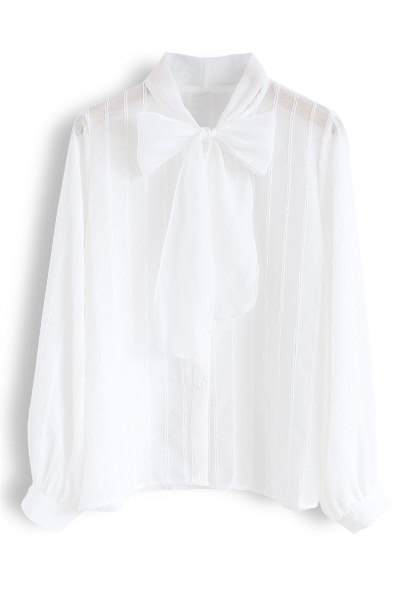 Chemise à manches parallèles en maille avec nœud papillon en blanc