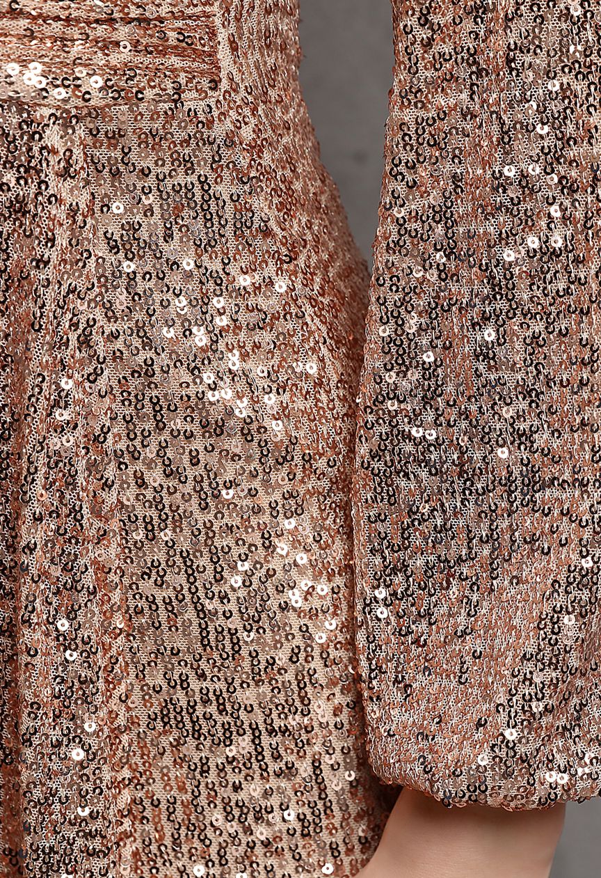 Robe cache-cœur scintillante à sequins et volants en taupe