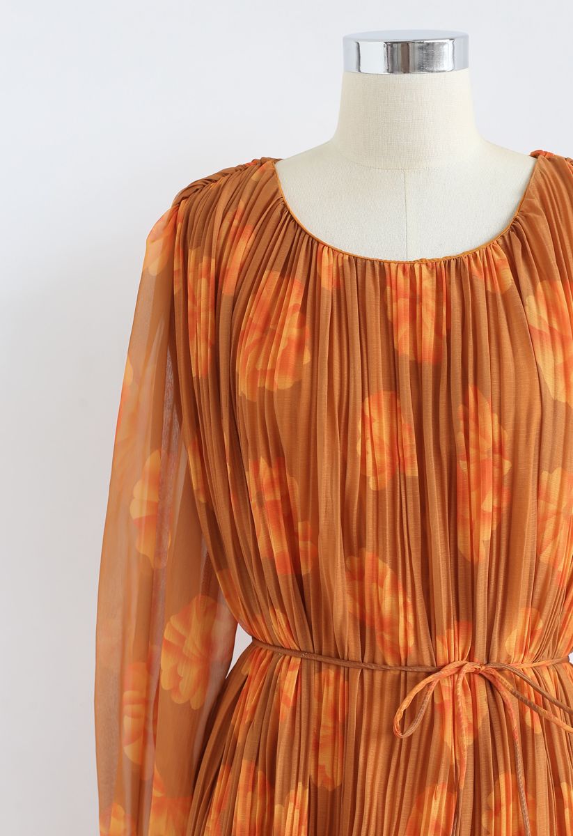 Robe en mousseline de soie plissée à manches transparentes à fleurs en orange