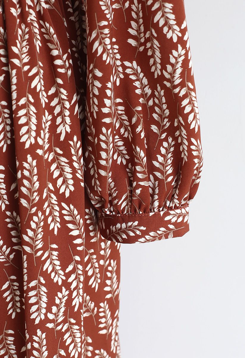 Robe longue portefeuille à imprimé feuilles d'été en caramel