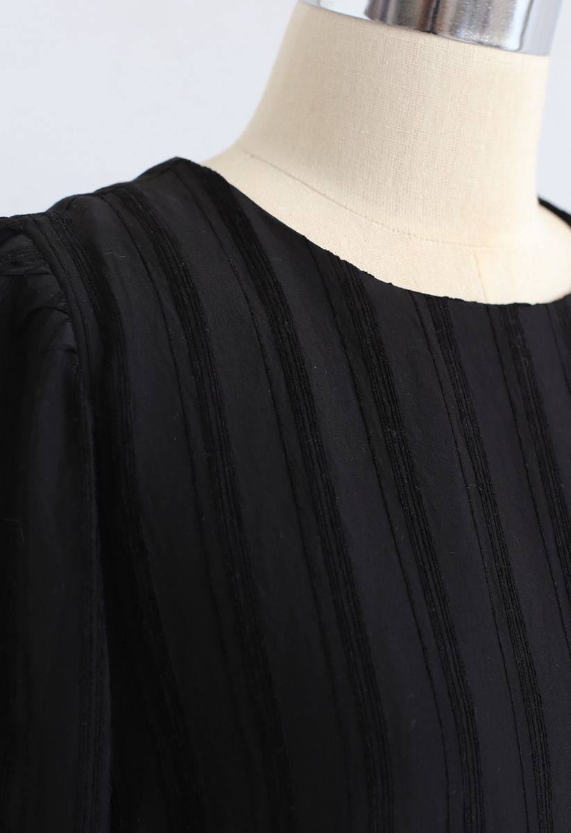 Robe Dolly à manches bouffantes et bordure en crochet en noir