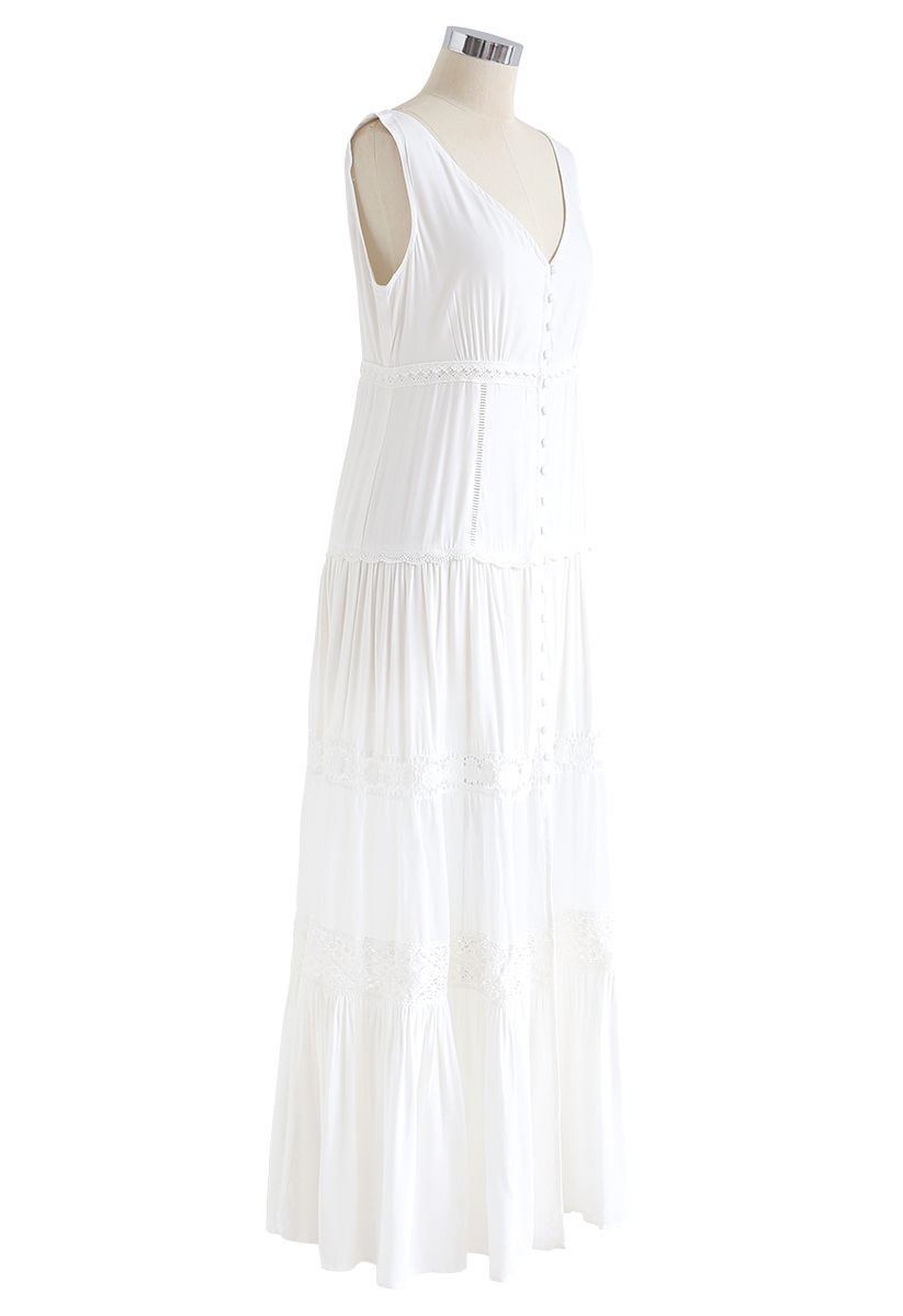 Robe longue sans manches boutonnée à bordures en crochet en blanc