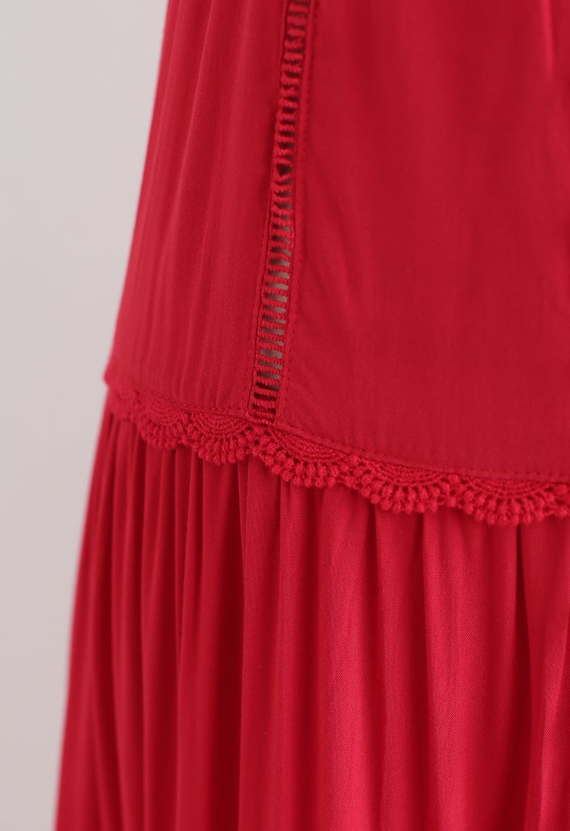 Robe longue sans manches boutonnée à bordures en crochet en rouge