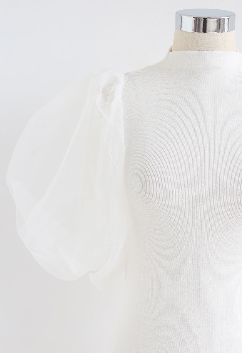 Haut ajusté en tricot à manches bouffantes en organza blanc