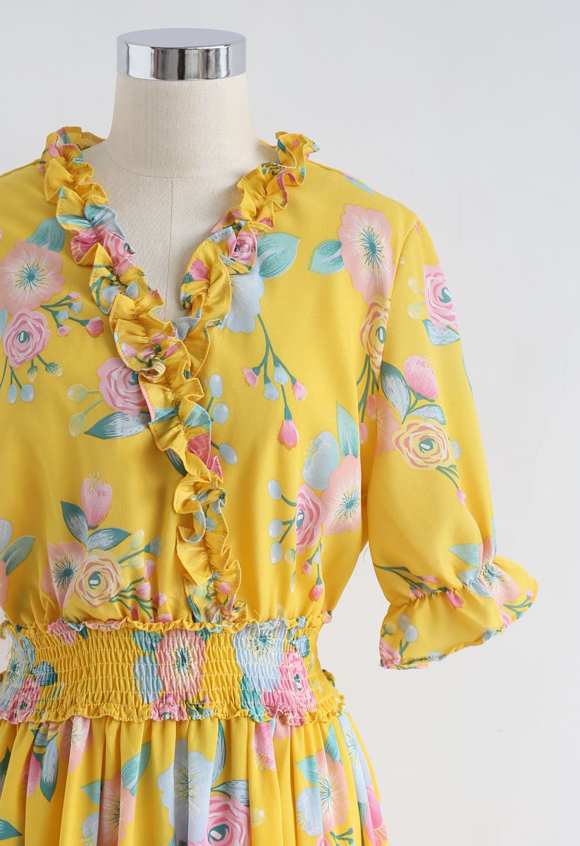 Robe enveloppée à volants fleuris en jaune