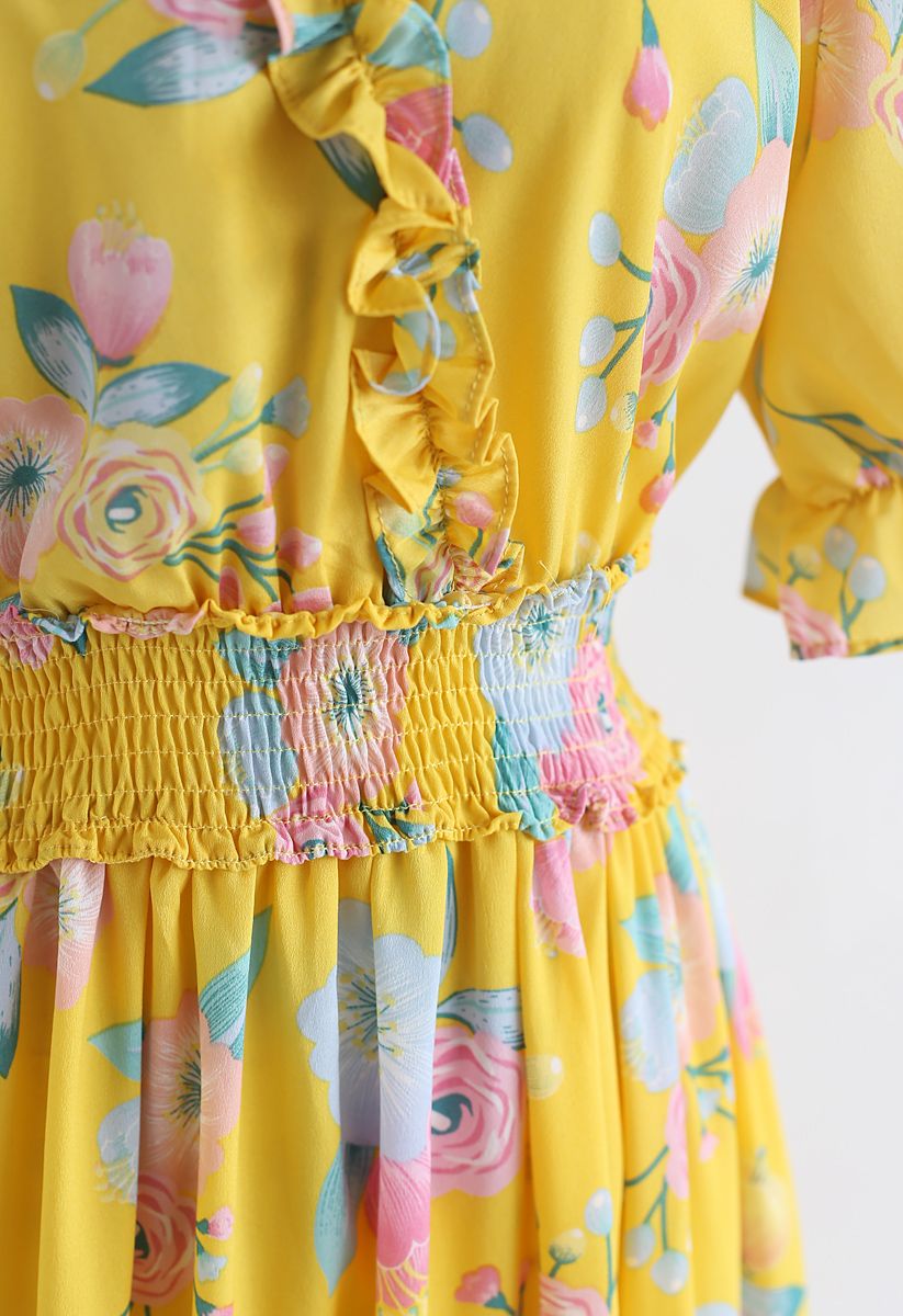 Robe enveloppée à volants fleuris en jaune