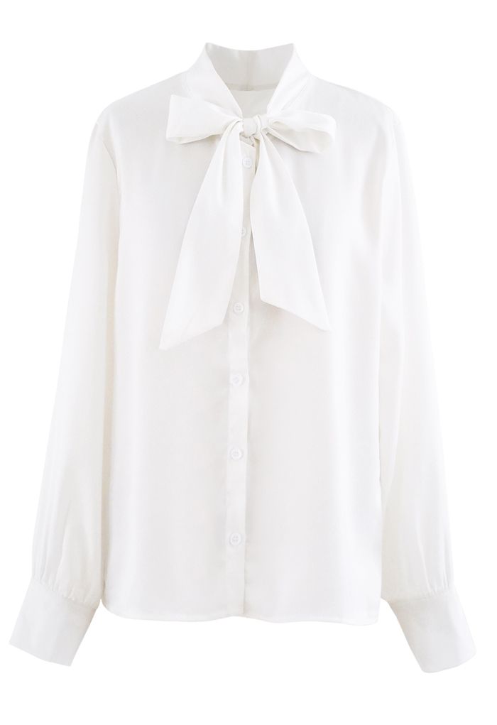 Chemise boutonnée à col noué avec nœud papillon en blanc