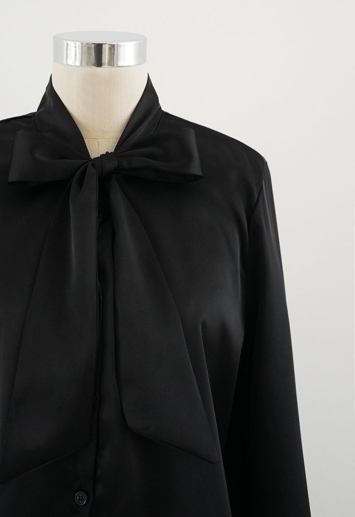 Chemise boutonnée à col noué avec nœud papillon en noir