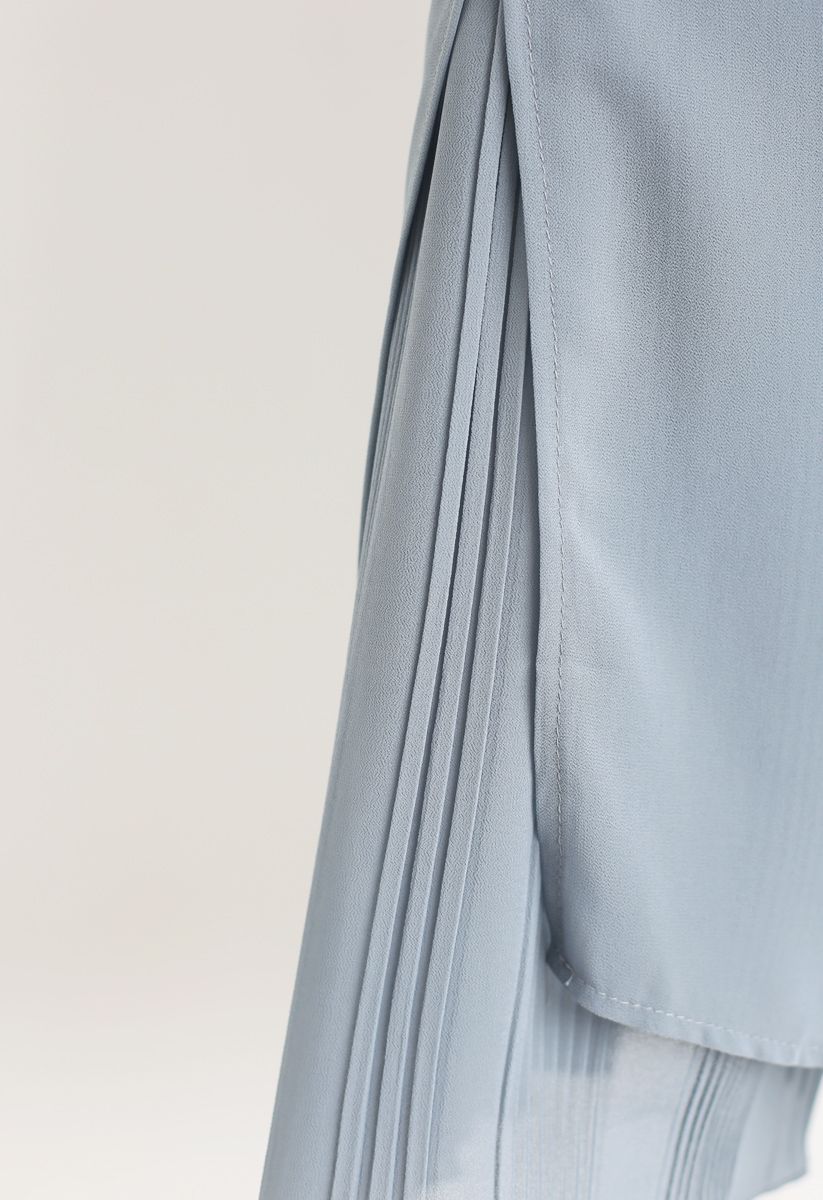 Pantalon court en mousseline de soie à ourlet plissé fendu en bleu poussiéreux