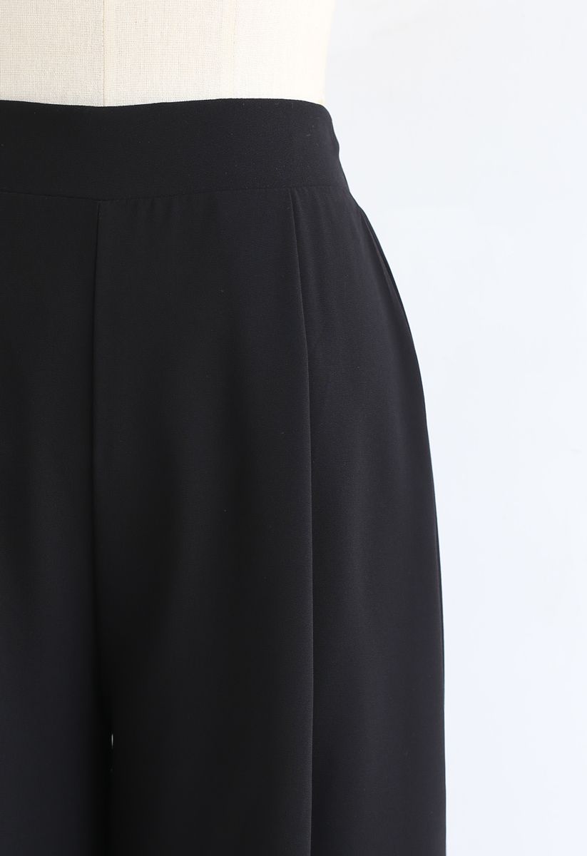Pantalon court en mousseline de soie à ourlet plissé fendu en noir