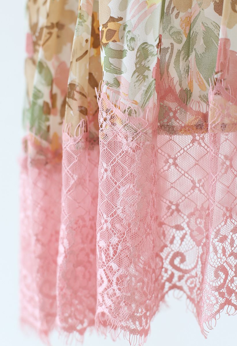 Jupe en mousseline de soie plissée à l'aquarelle florale avec ourlet en dentelle rose