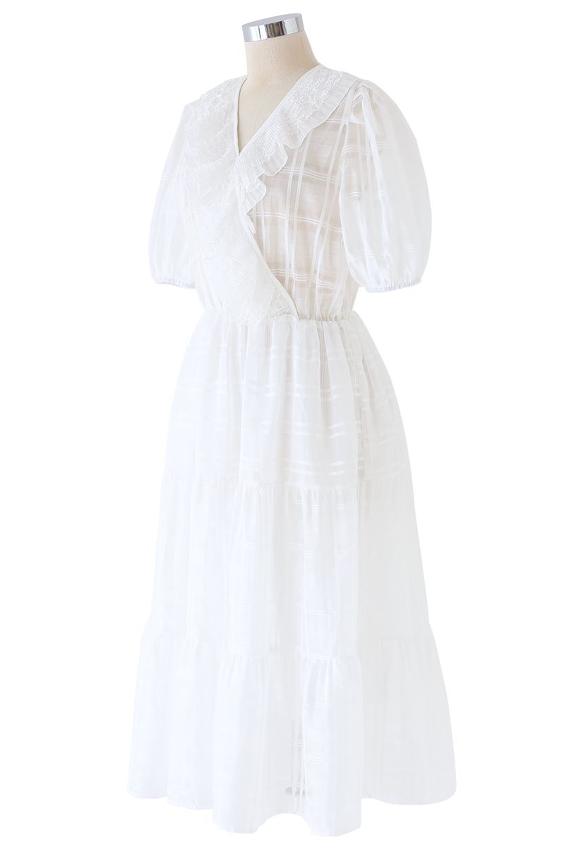 Robe en organza à carreaux avec bordure en dentelle en blanc
