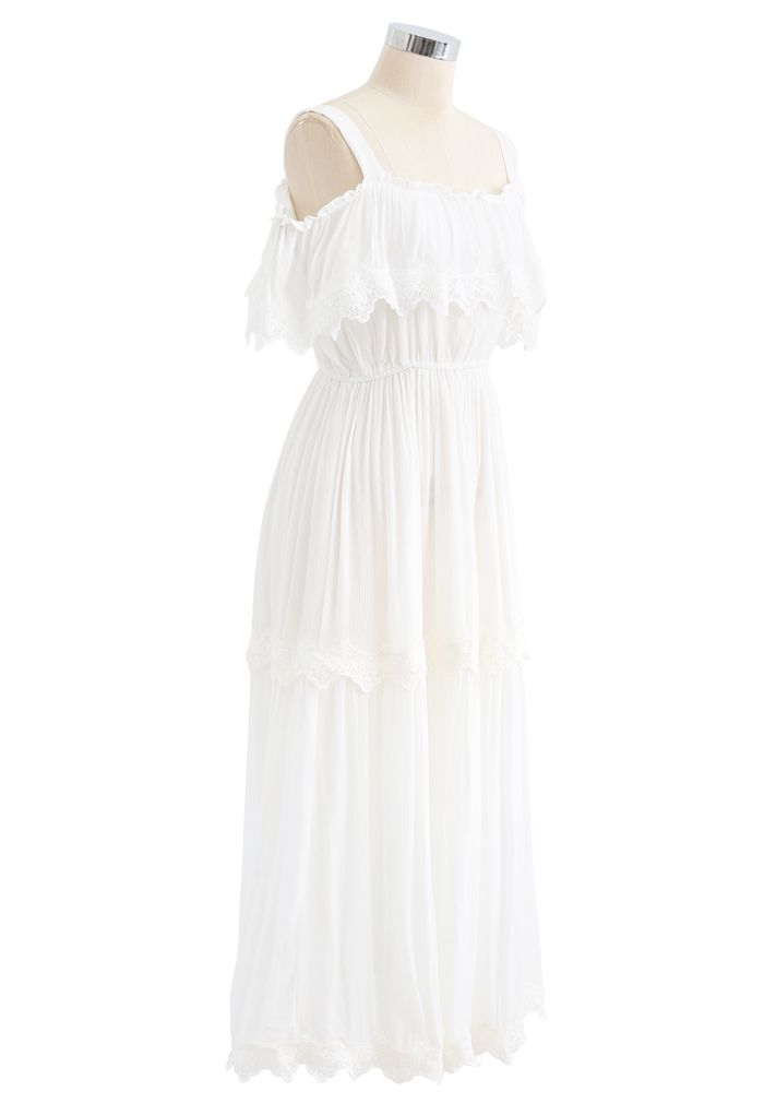Robe à épaules dénudées avec bordure en crochet en blanc