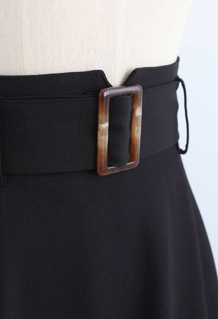Jupe mi-longue trapèze à taille froncée avec ceinture en noir