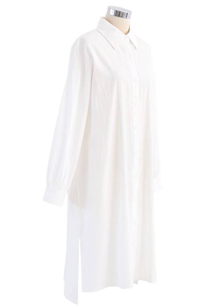 Robe chemise boutonnée asymétrique à ourlet fendu en blanc