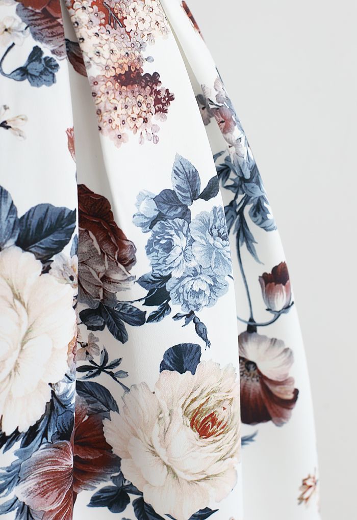 Jupe mi-longue plissée à imprimé fleuri baroque