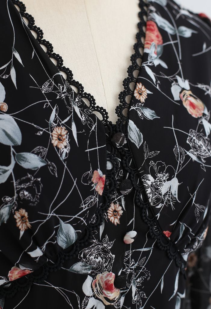 Combi-short en mousseline de soie au crochet fleuri à bordure boutonnée en noir