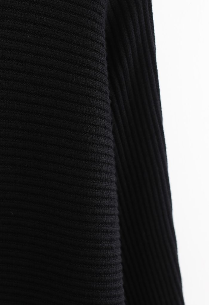 Pull court basique en tricot côtelé à col bénitier en noir