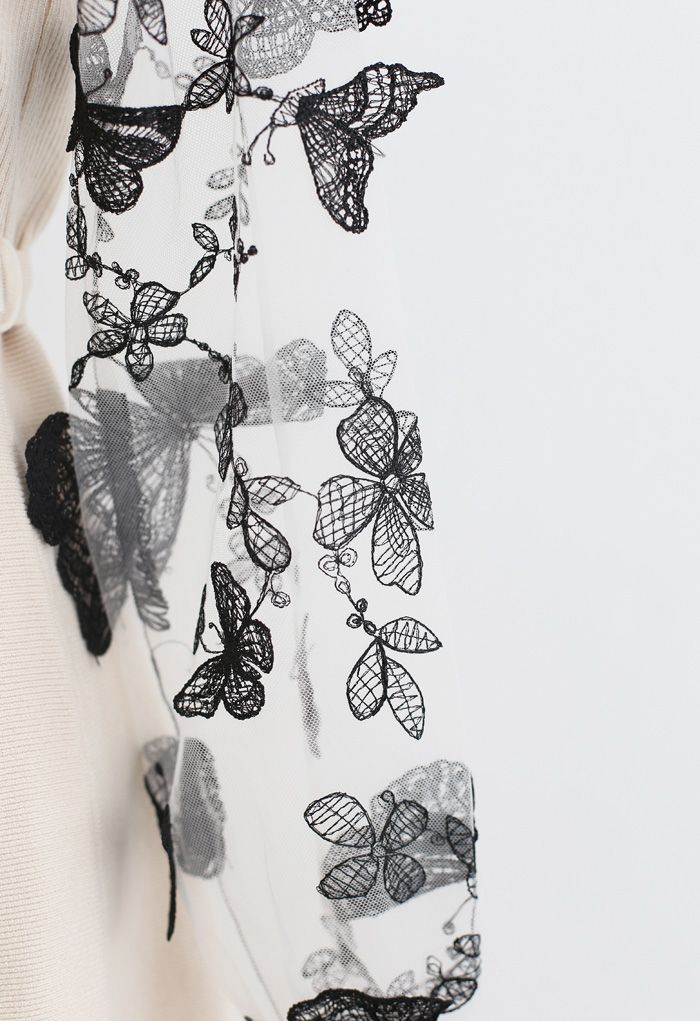 Robe cache-cœur en tricot à manches papillon 3D en crème
